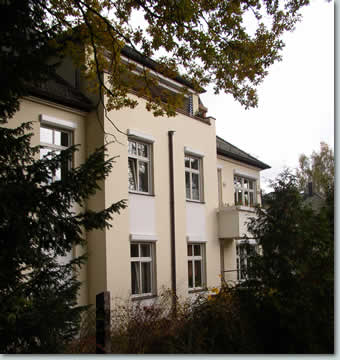 Die Bilder täuschen: Die Farbe des Hauses aus Südwesten...